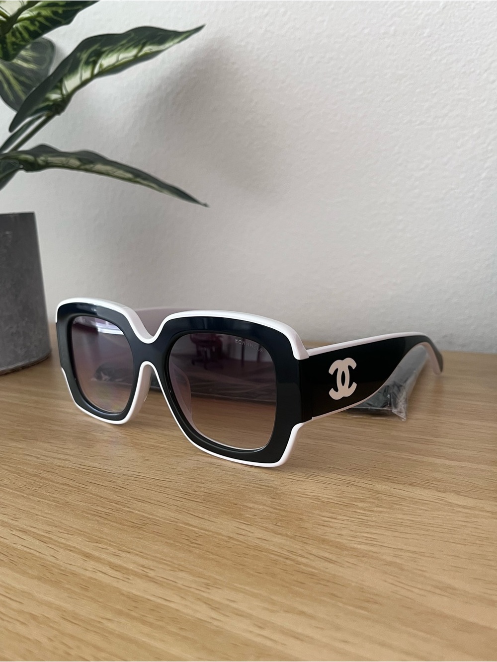 NWT CHANEL Sunglasses ch6059 - Picture 7 of 7